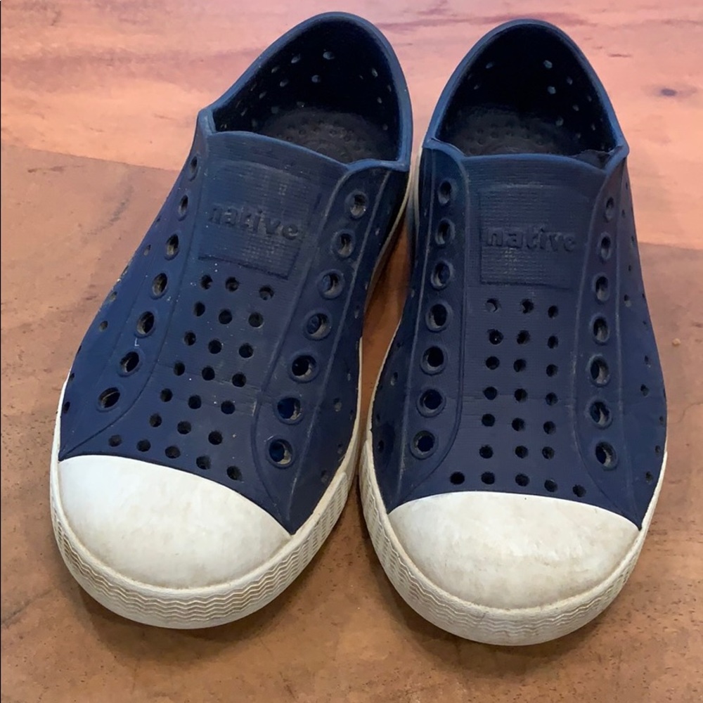 Native shoes in navy